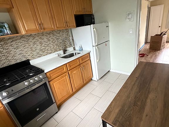 4th image of 98B Hastings Ave #2