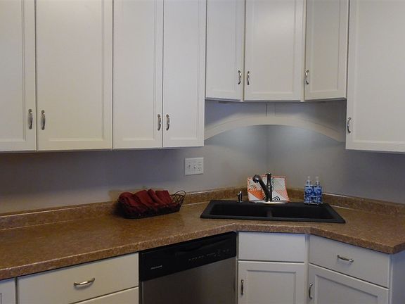 5th image of 212 W South St