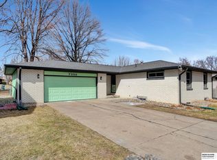 7350 Yosemite Dr, Lincoln, NE 68507