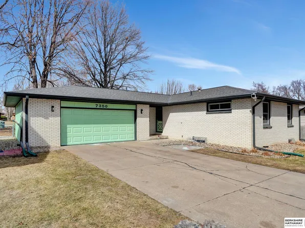 7350 Yosemite Dr, Lincoln, NE 68507