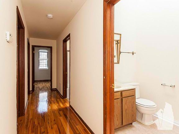 4th image of 2523 N Lincoln Ave #B4a