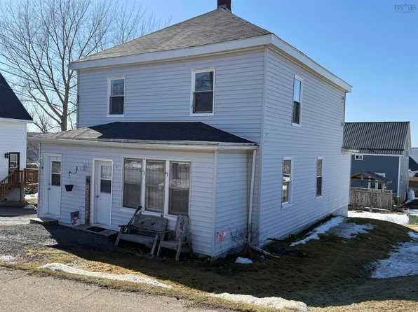 49 High St, Trenton, NS B0K 1X1