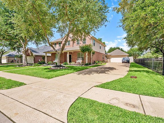 3rd image of 606 Biscayne Bend Ln