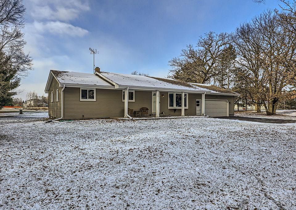 1st image of 24430 Riverbank Ln NW