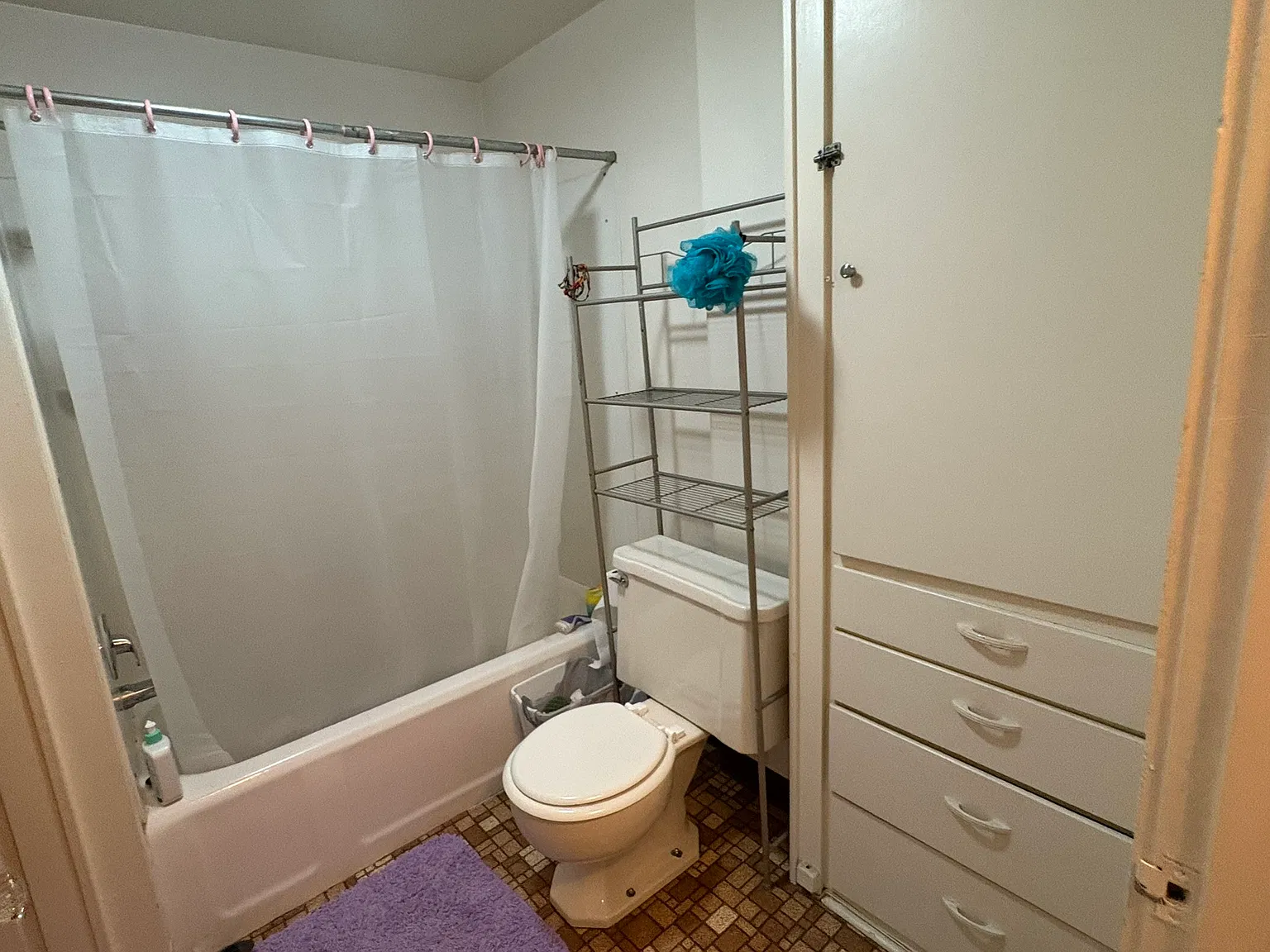 Studio, 568 sqft, $848 — Photo 2