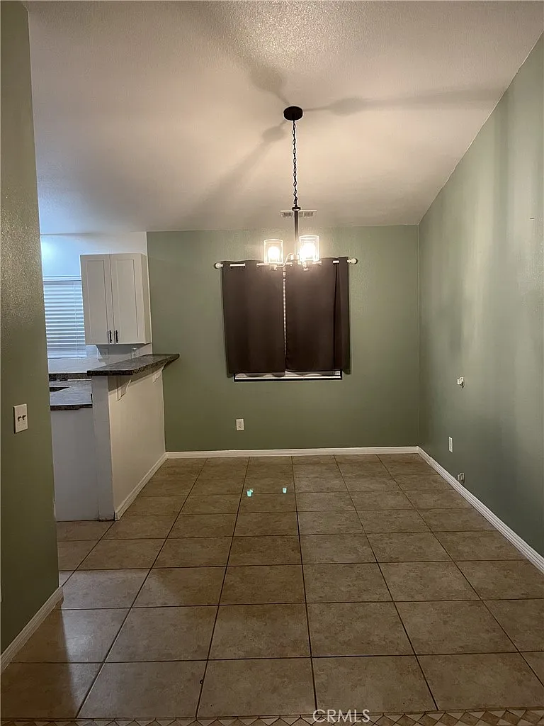 3 bed, 1320 sqft, $1,800 — Photo 3