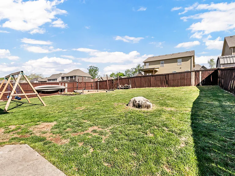 109 Easton Dr — Photo 35