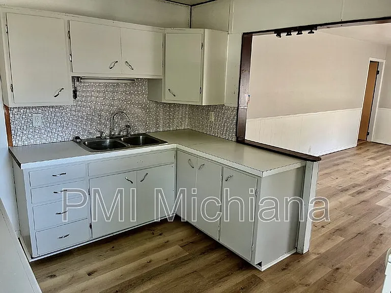 1829 S Jackson St — Photo 6