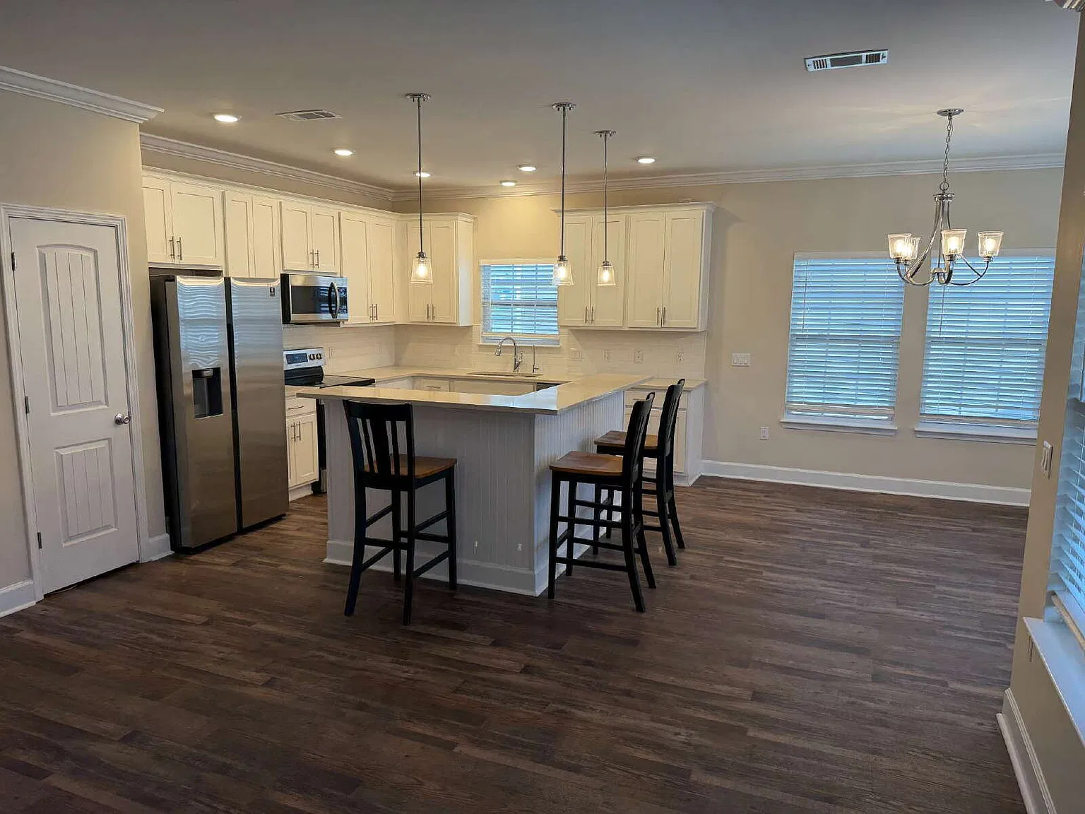 4 bed, 2.5 bath, 2046 sqft, $2,850 — Photo 4