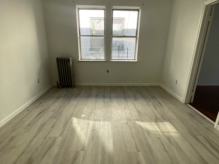 1250 Manor Ave #3R — Photo 5