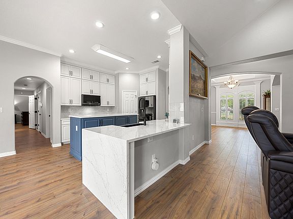 5th image of 2100 Meadow Springs Dr
