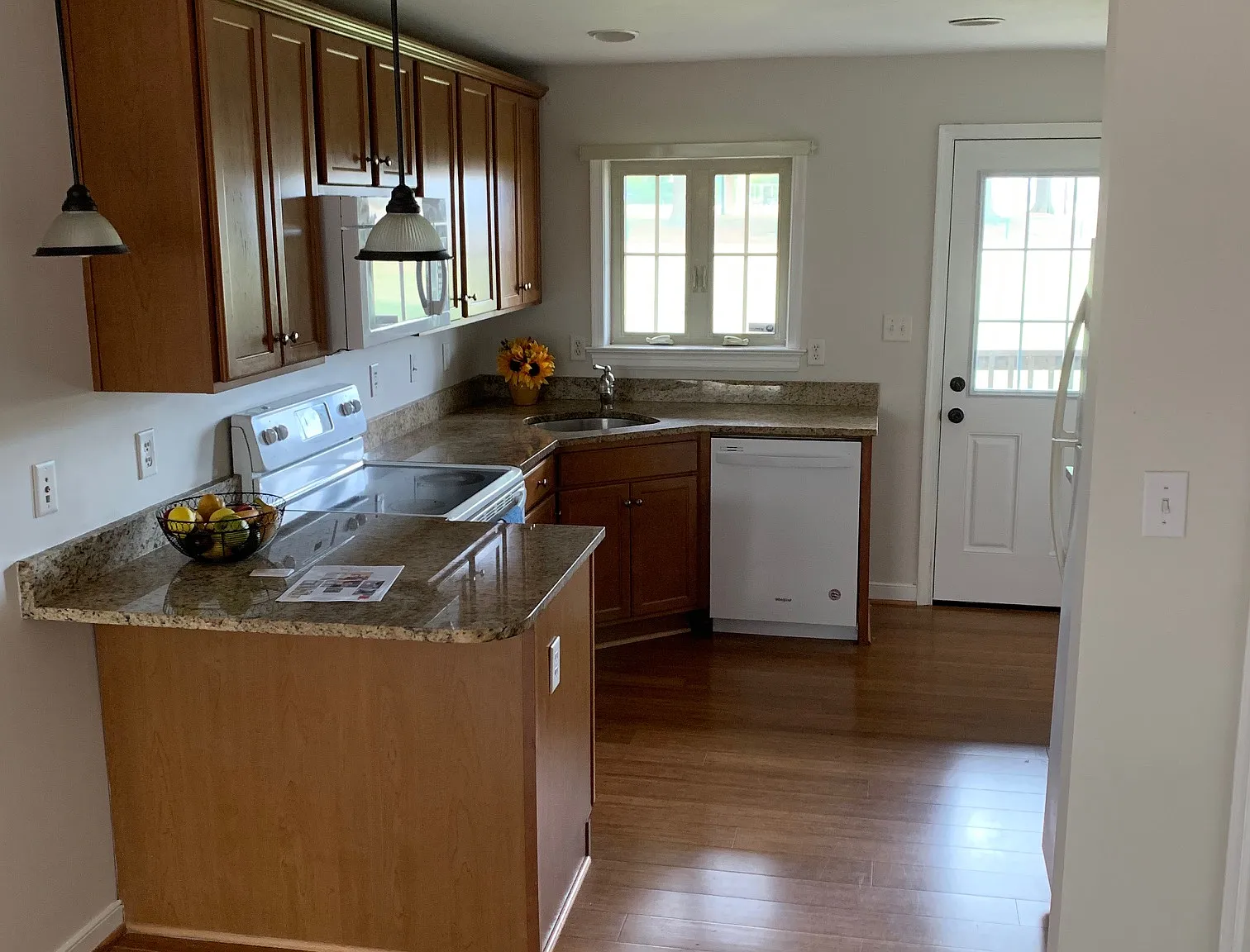 2 bed, 620 sqft, $1,600 — Photo 1