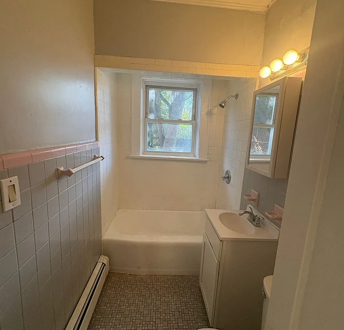 3 bed, $1,950 — Photo 1