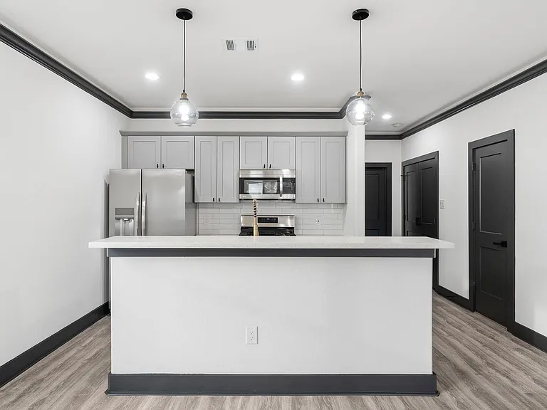 913 Panama St — Photo 4
