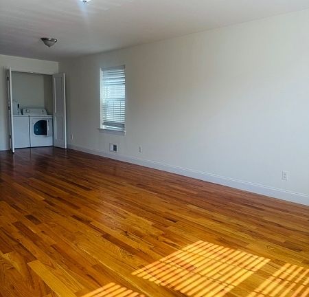 2nd image of 523 Broadway