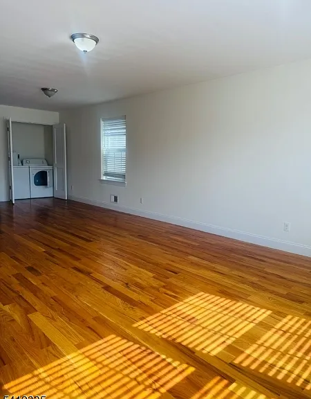 523 Broadway — Photo 2