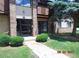 7717 Manor Cir APT 102, Westland, MI 48185