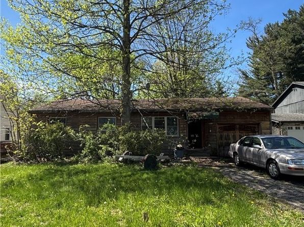 9128 Elm St, Kirtland, OH 44094
