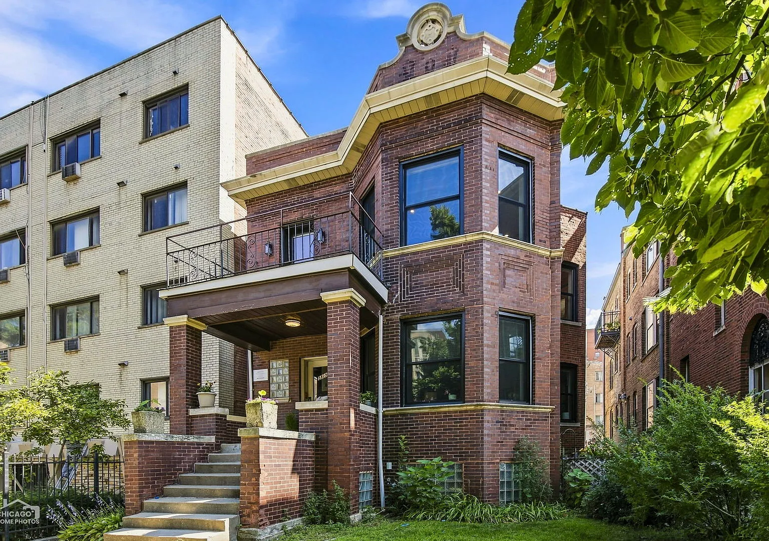 4 bed, $4,800 — Photo 1