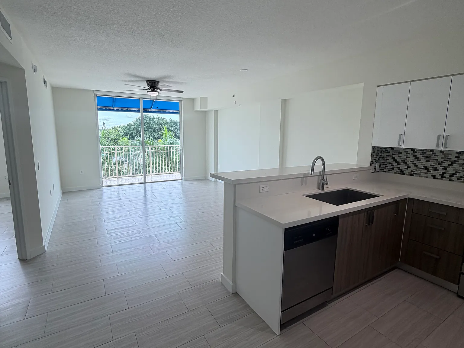 1 bed, 830 sqft, $2,700 — Photo 2