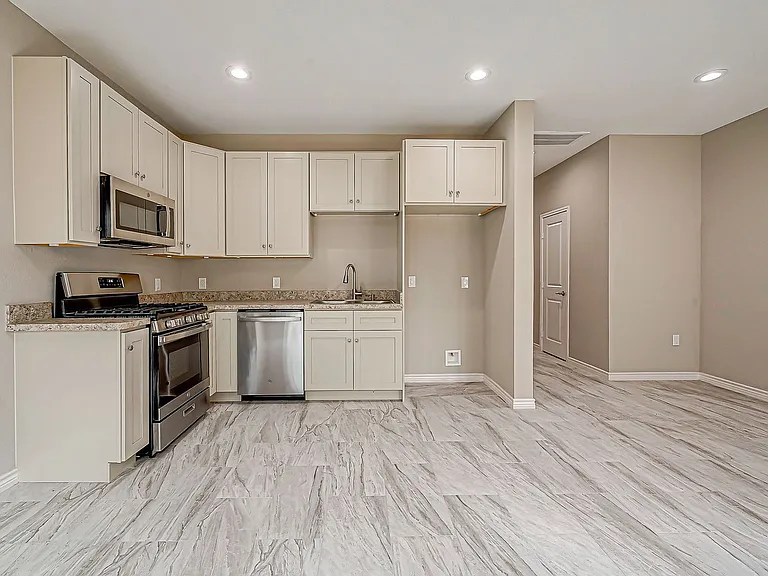 5530 Hirondel St #B — Photo 19
