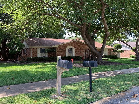 3rd image of 1416 Blake Dr
