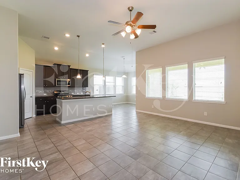 8423 Montego Bay Dr — Photo 4