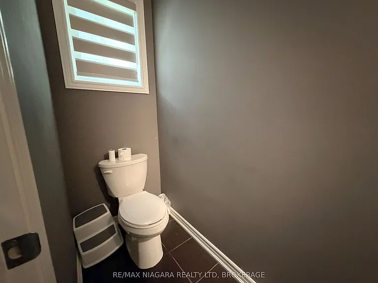 78 Bradley Ave — Photo 16