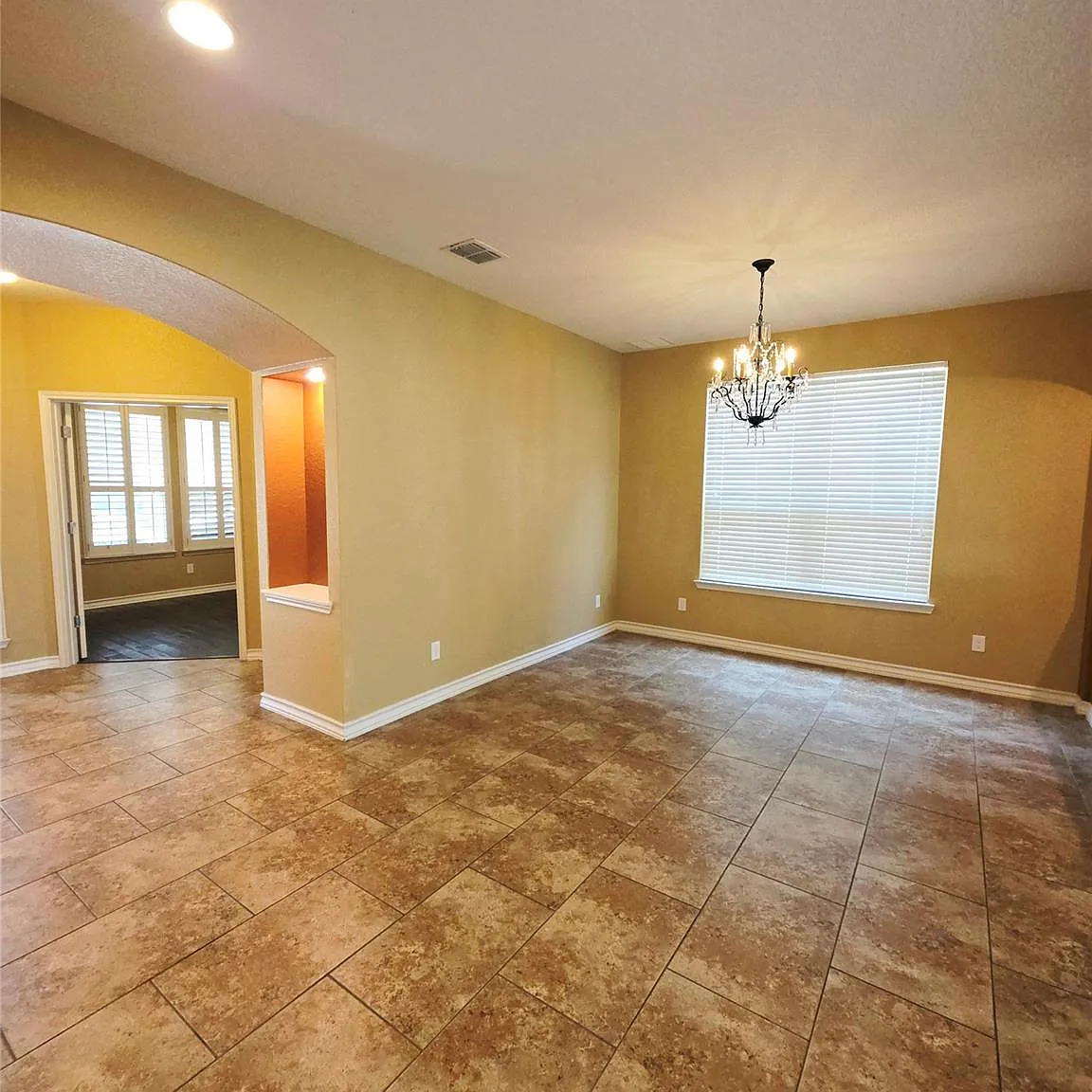 5 bed, 3.5 bath, 3228 sqft, $2,750 — Photo 4