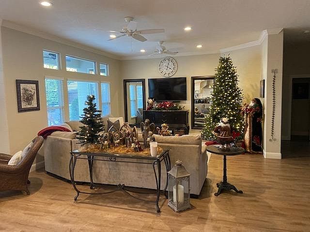 2nd image of 3027 Oak Knoll Way