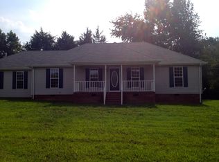 3 Colonial Dr, Fayetteville, TN 37334