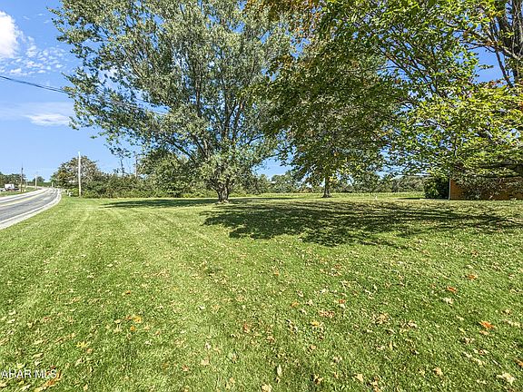 4th image of 767 Manor Dr