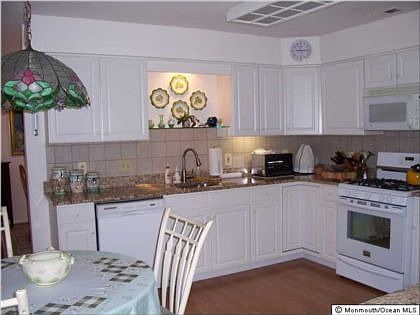 3rd image of 2267 S Chanticleer Ct