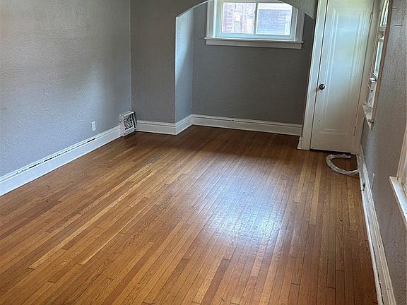 3rd image of 4819 Bessie Ave