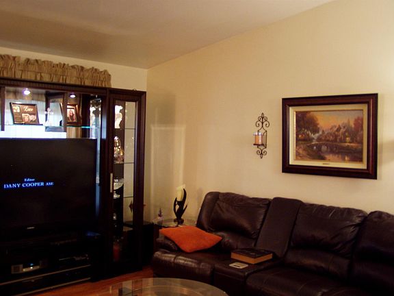 4th image of 1783 Hamlet Dr
