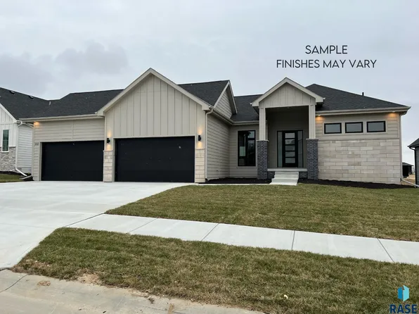 7429 E Twin Pines Ct, Sioux Falls, SD 57110
