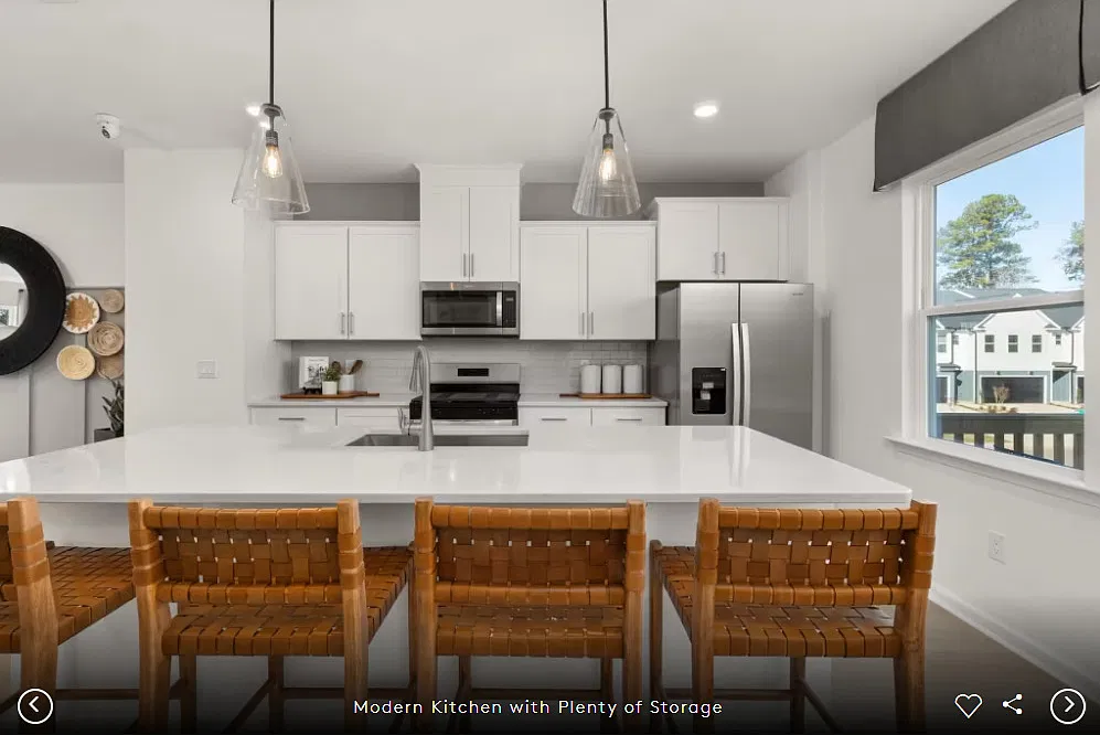3 bed, 3.5 bath, 1900 sqft, $2,400 — Photo 2