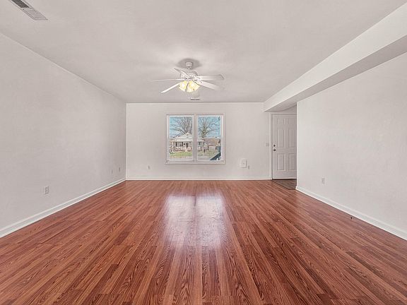 4th image of 902 Bowman Ave