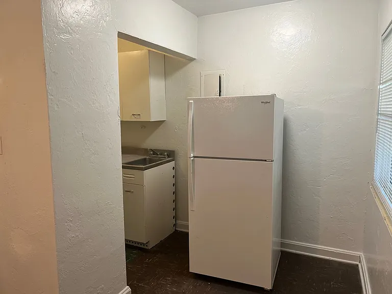 873 Campus Cir — Photo 7