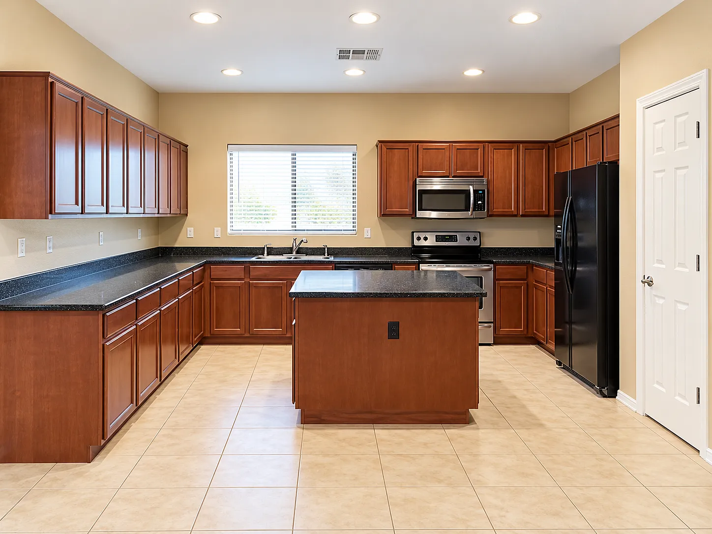 3 bed, 1925 sqft, $1,795 — Photo 4