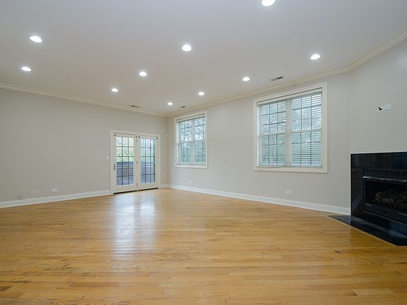 4th image of 2338 W Morse Ave APT 3C