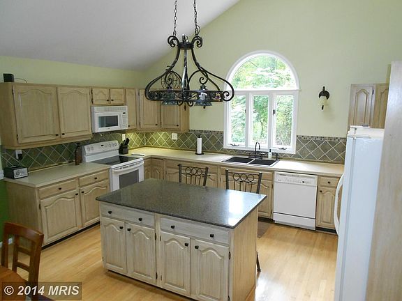 3rd image of 805 Grady Ct