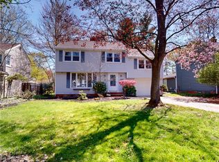 1025 Professor Rd, Lyndhurst, OH 44124