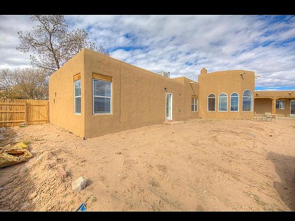 2nd image of 1828 Calle Del Vista Rd NW
