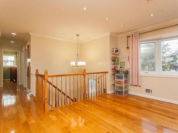4th image of 359A Durham Ave