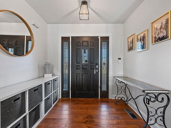 5th image of 1033 Foxglove St