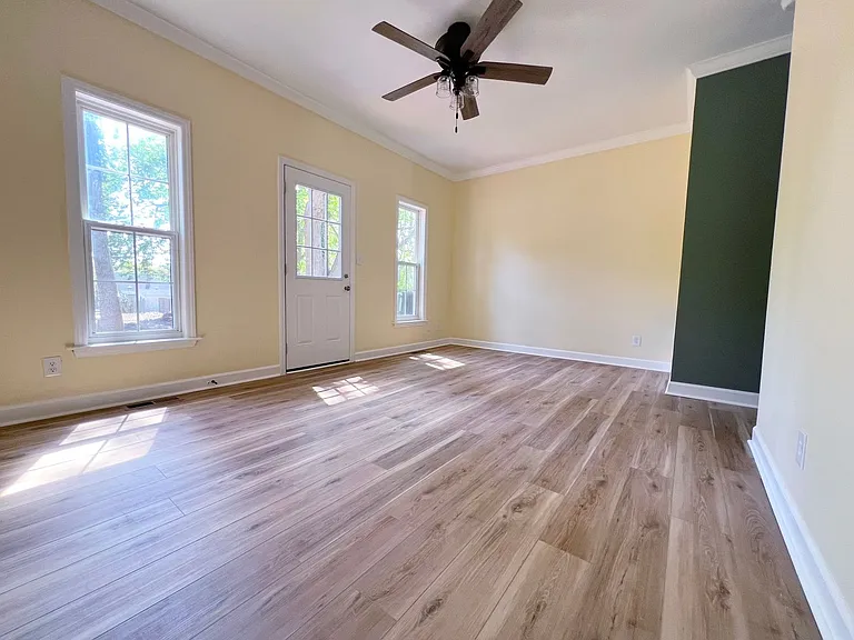 1007 Hill St — Photo 18