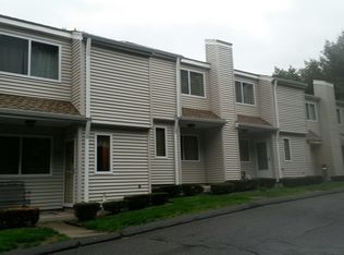 13 Macintosh Ln, Ansonia, CT 06401