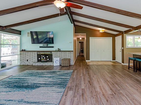 4th image of 2427 Beechwood Dr