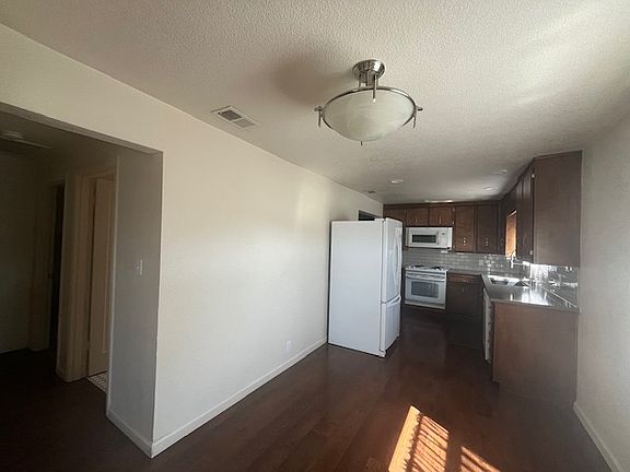 5th image of 530 Sequoia Ave